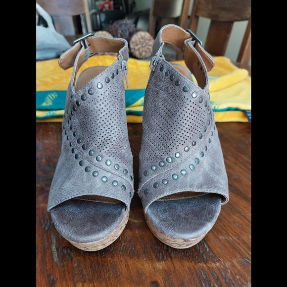Wedge open toe bootie sandals size 6.5 ~ taupe with cork wedge - Picture 3 of 6